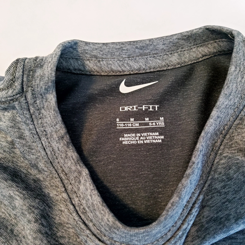Nike NWT Boys Size 6 Gray T Shirt Black Shorts Neon Logo 2 Piece Set Outfit - Picture 4 of 10